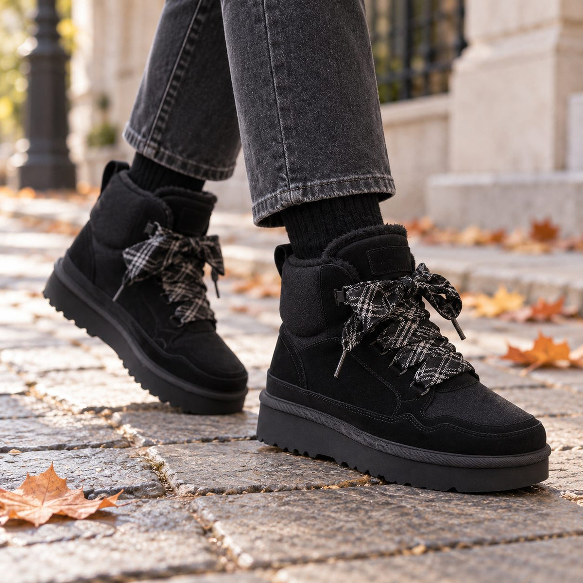 Women's black warm-lined lace-up ankle boots with check ribbon laces